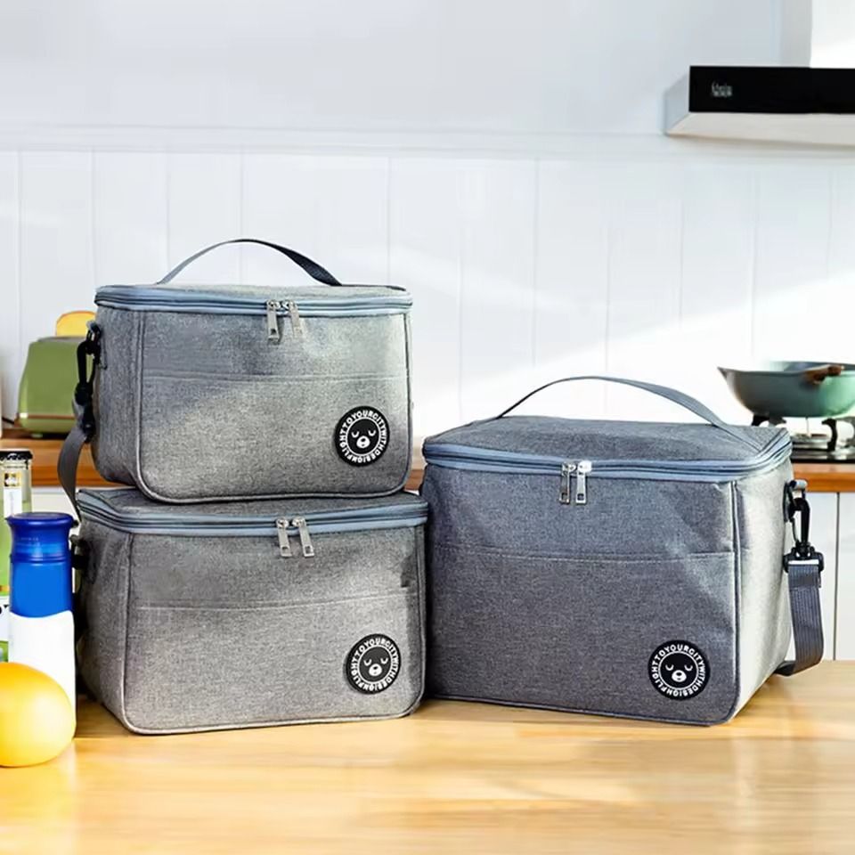 Insulated Lunch Bag With Shoulder Strap And Waterproof Lining 4