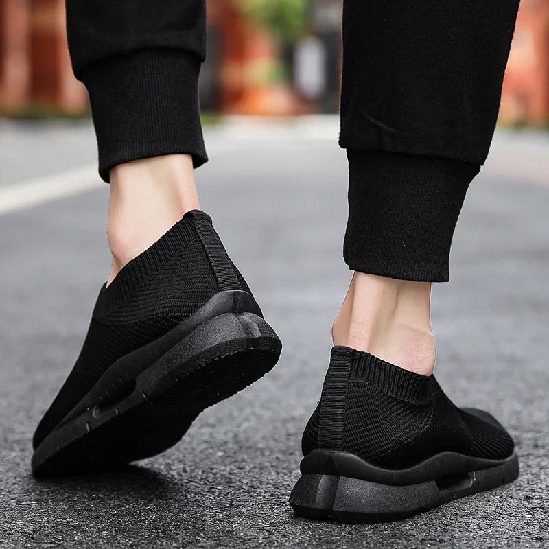 Mens Lightweight Slip On Running Shoes With Breathable Mesh Design 4