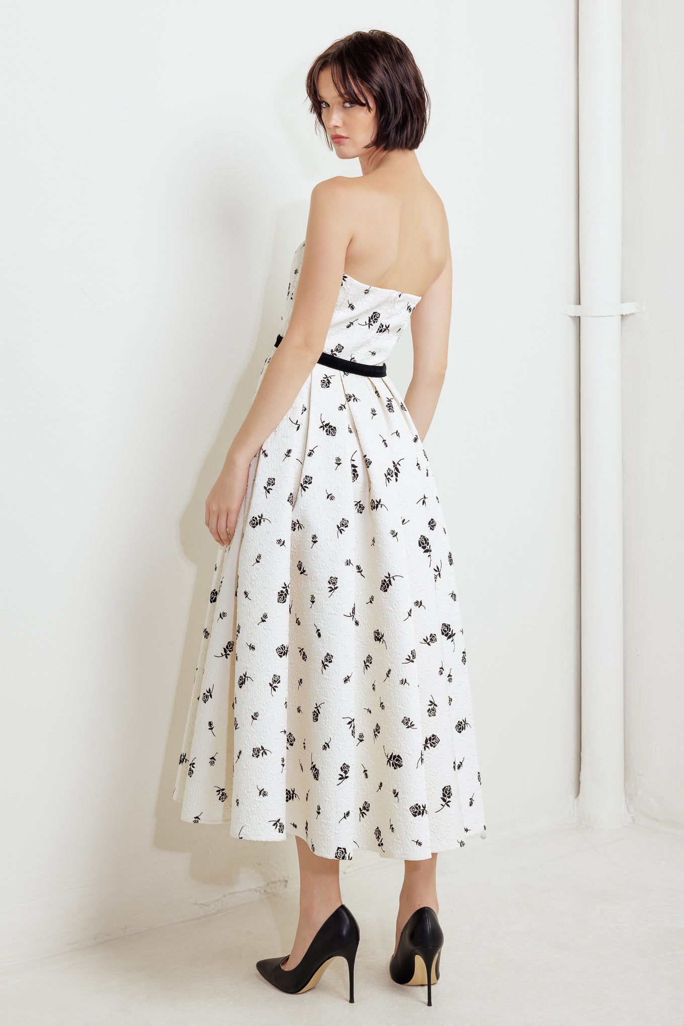 BLACK ROSE STRAPLESS MIDI DRESS