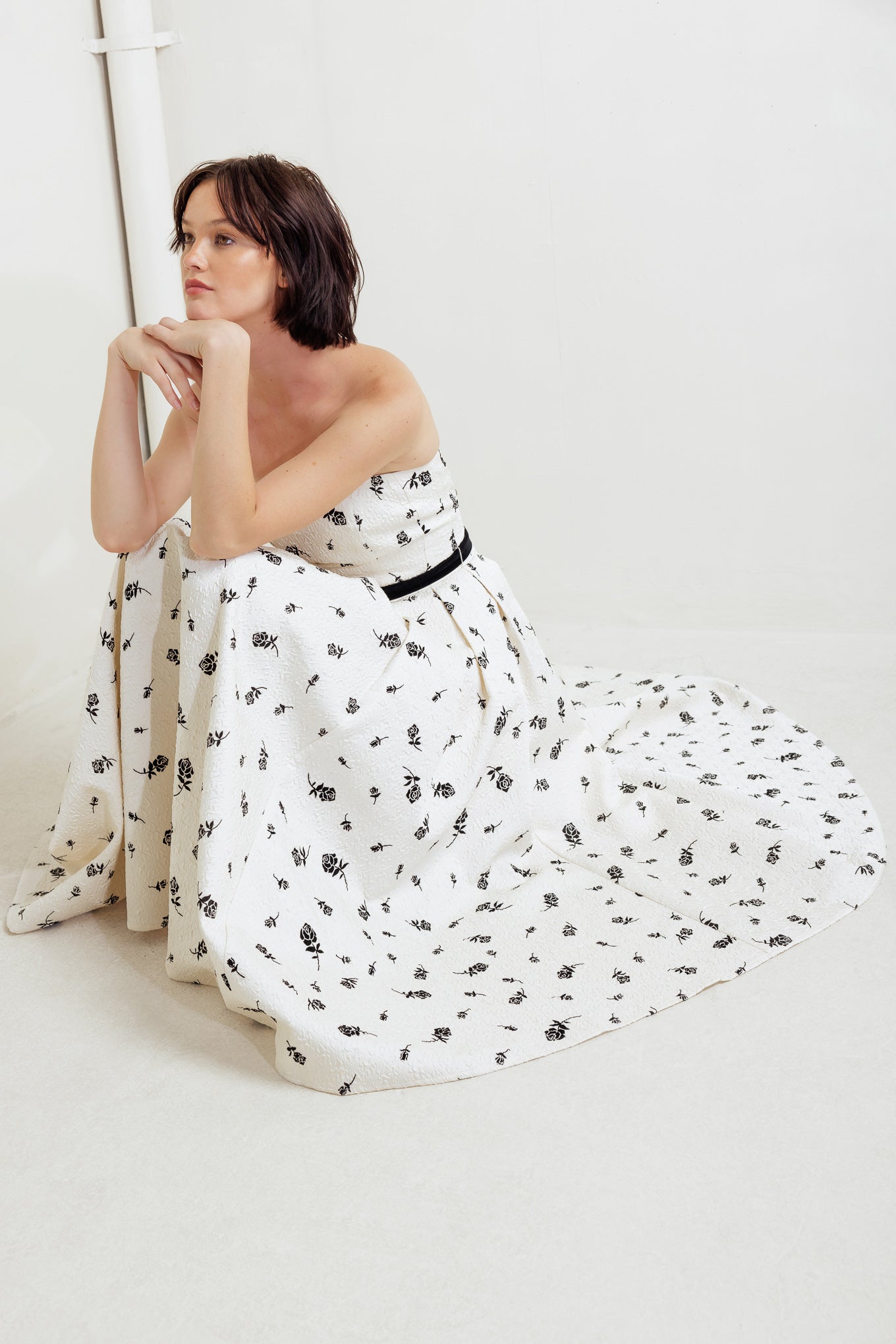 BLACK ROSE STRAPLESS MIDI DRESS