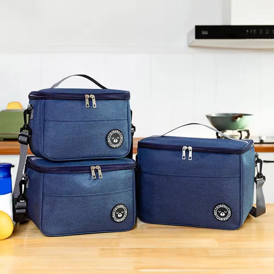 Insulated Lunch Bag With Shoulder Strap And Waterproof Lining 2