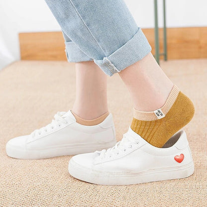 Women Cute & Comfortable College Style Socks, 10 Pairs of Spring and Summer Letter Slogans Fabric Label Socks