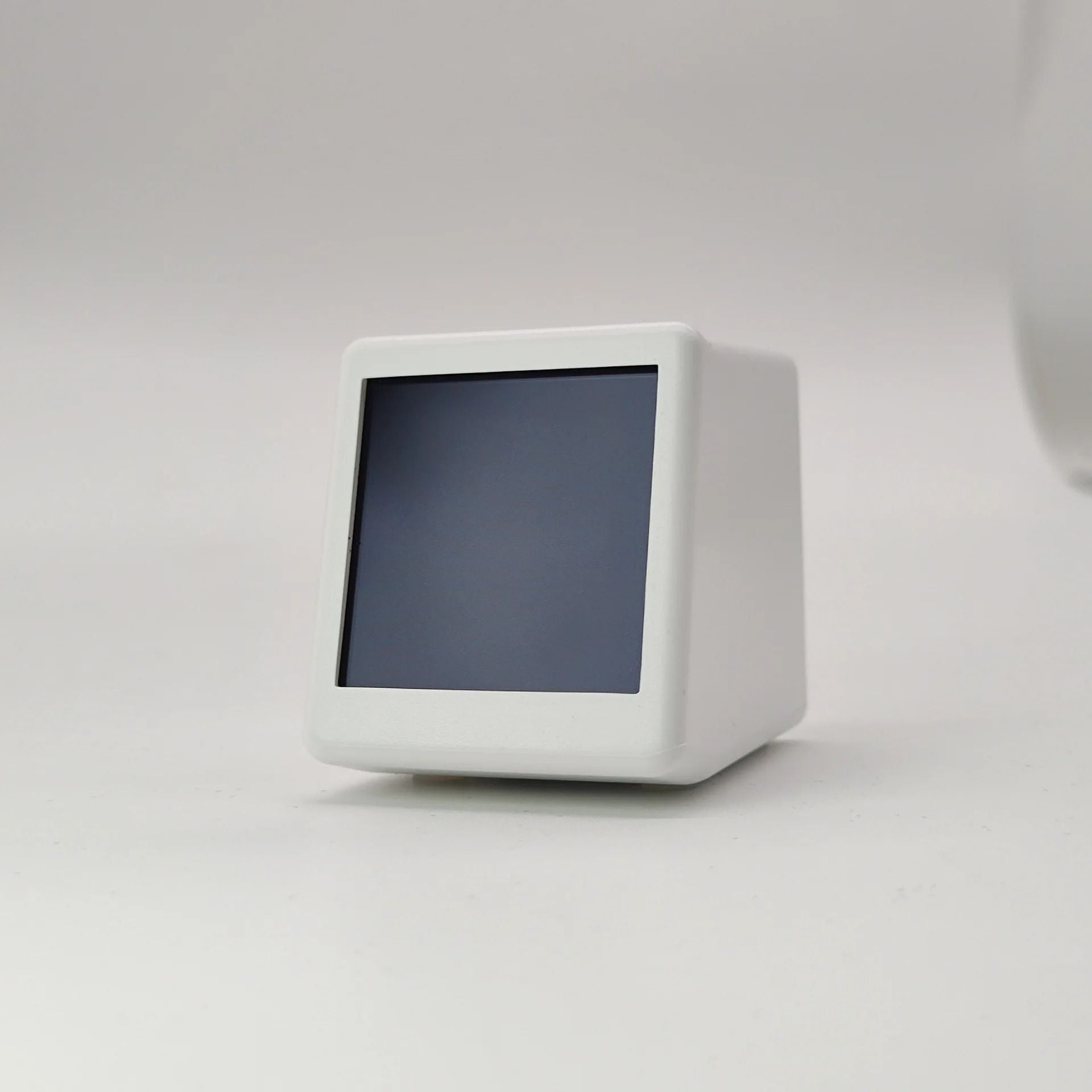 Smart WiFi Weather Station With Alarm Clock And Humidity Display 8