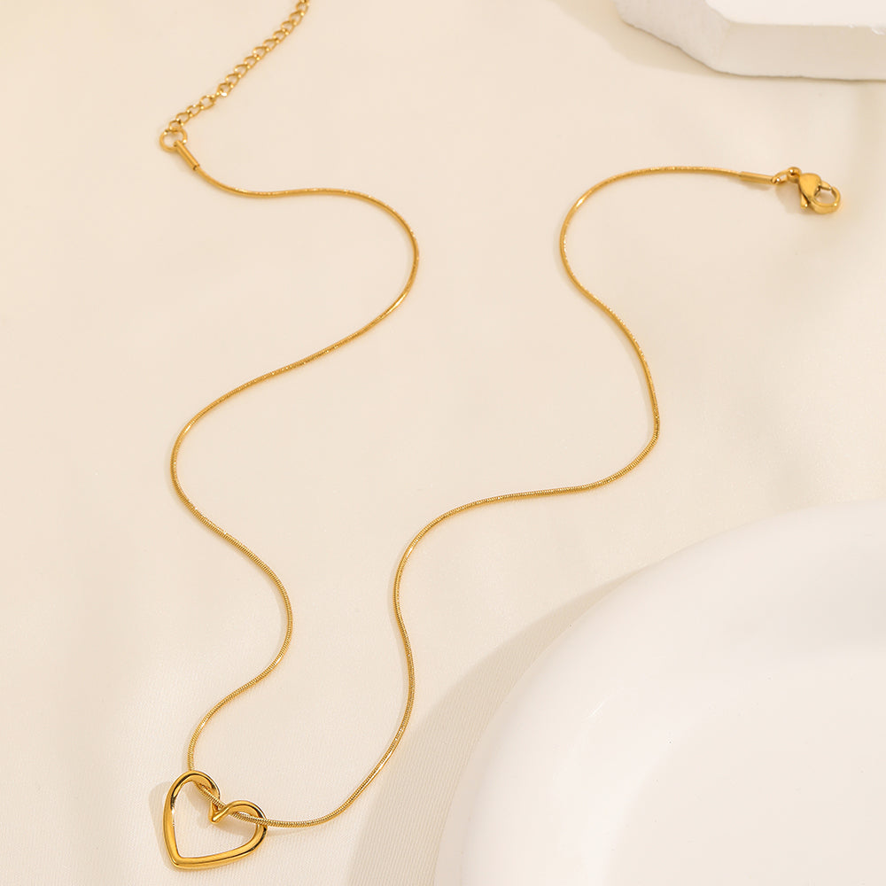Fashion Twist Heart Pendant Necklace for Women, Gold Plated Stainless Steel Jewelry, Elegant Gift for Her