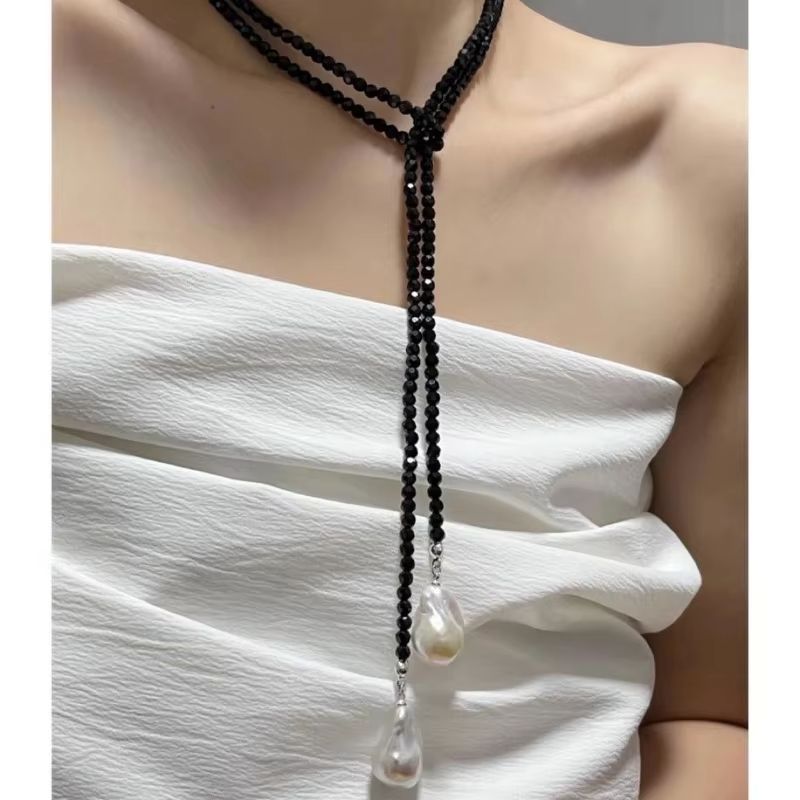 French Style Baroque Pearl And Green Sandstone Necklace For Women 2