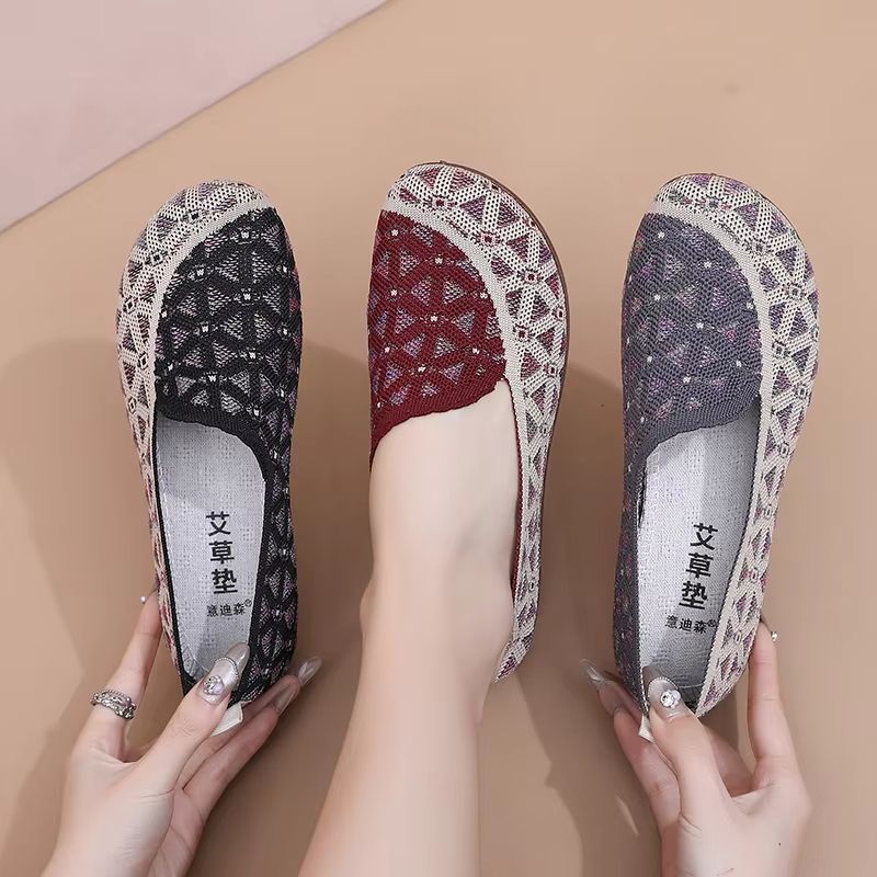 SoftStep Lightweight Slip-On Shoes for Women 2025 – Anti-Slip Casual Comfort Walkers