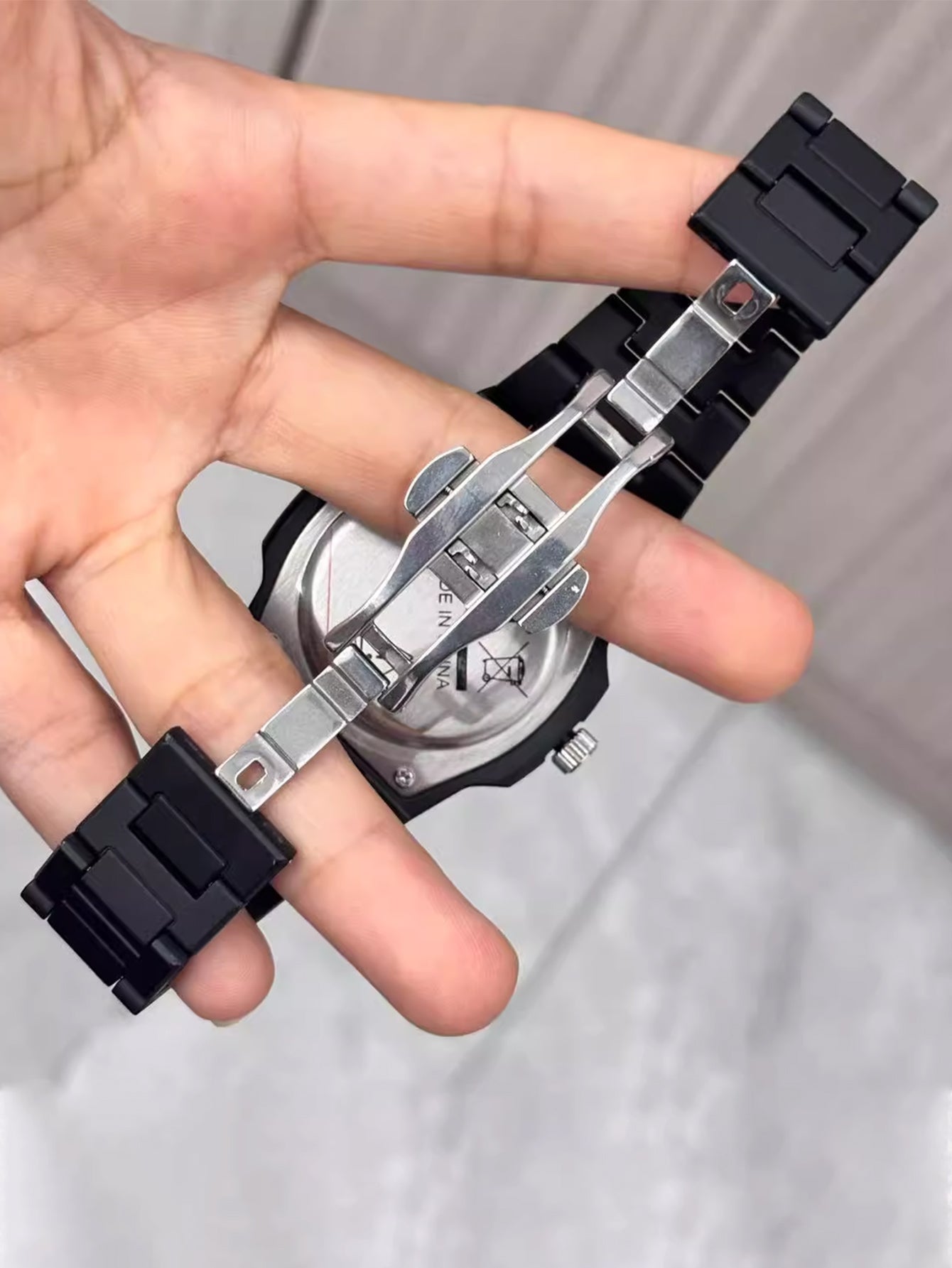 TOMI Mens Fashion Quartz Watch with Calendar, Simple Dial, Gift Box for Men, Multifunctional Style, Adjustable Strap