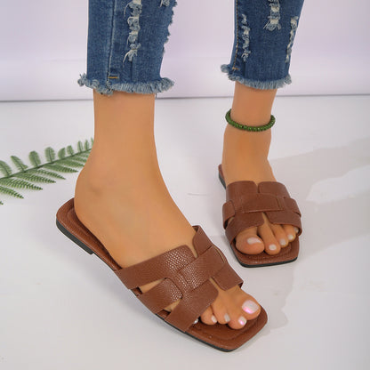 Ladies' Fashionable Casual Flat Sandals Versatile Outdoor Wear for Everyday Comfort