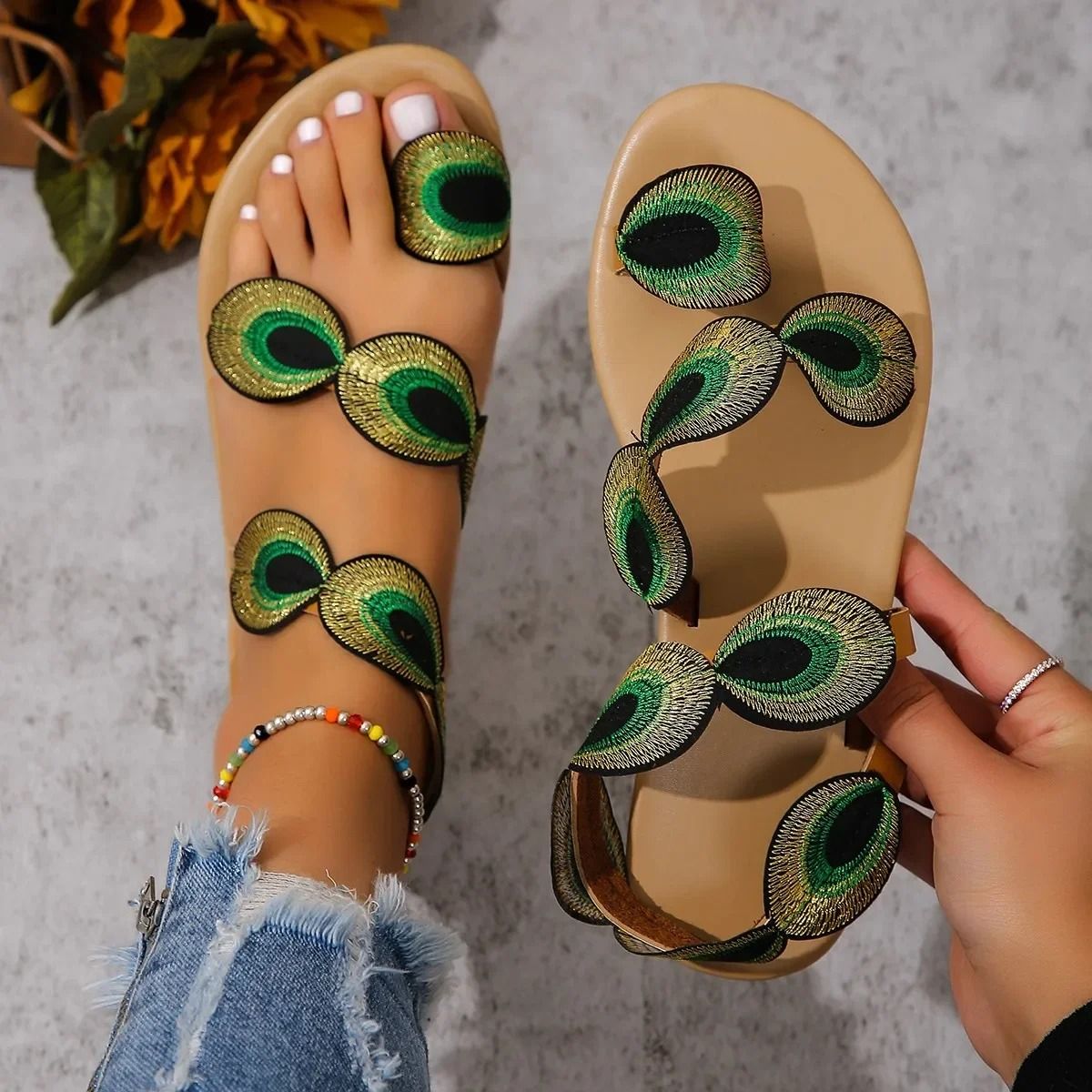Embroidered Flat Sandals with Floral Design for Summer and Outdoor Wear