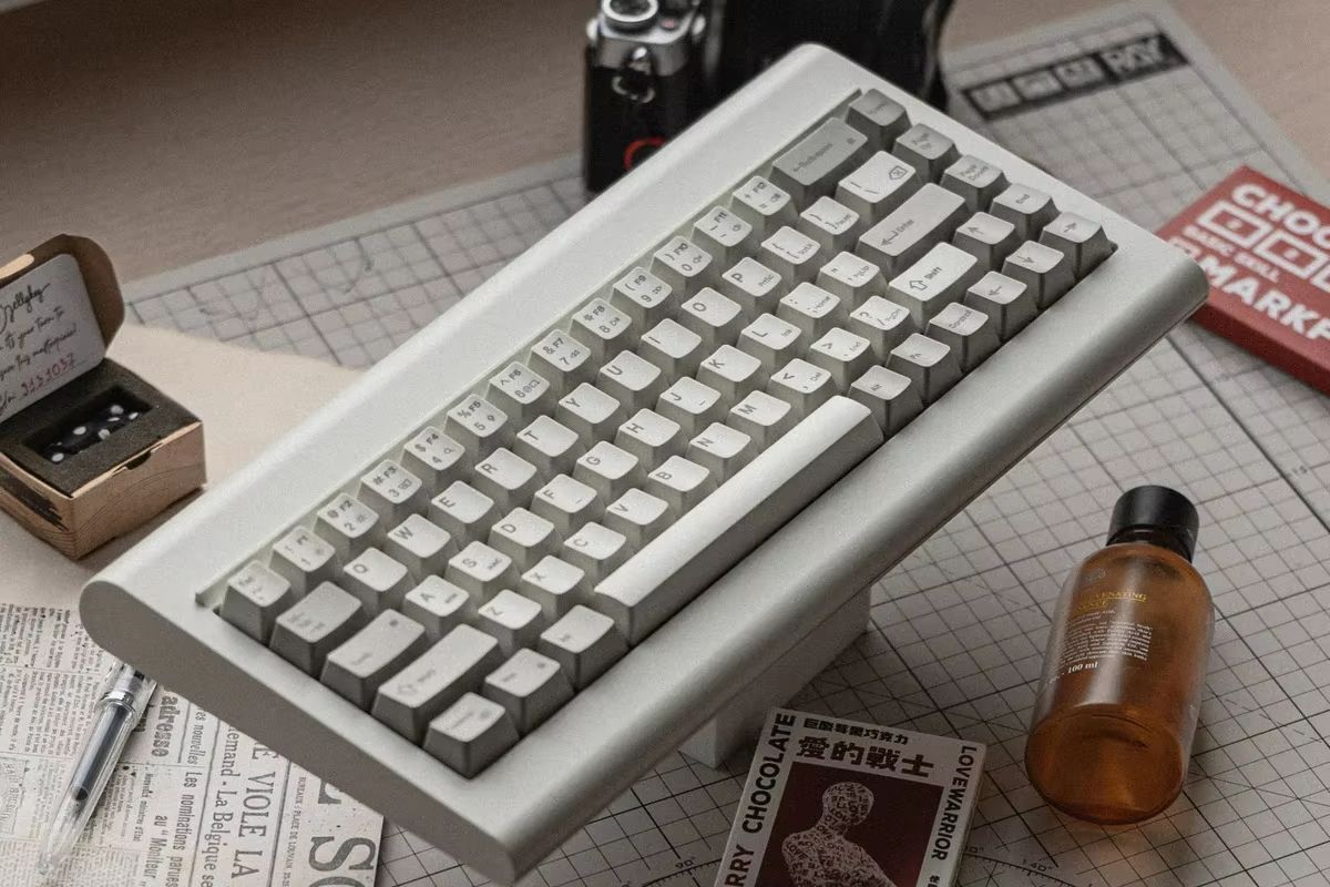 Kataaa Model VI Retro Tri Mode Mechanical Keyboard With HMX Custom Switches 1