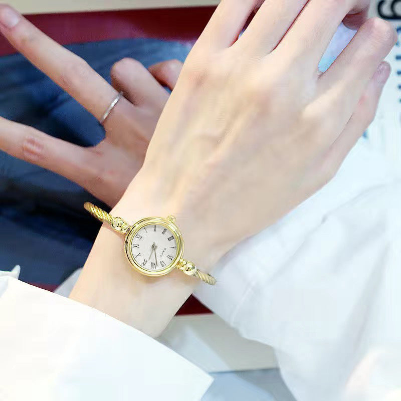 Stainless Steel Ladies Quartz Wristwatch, Women Simple Small Bracelet Watch, Retro Fashion Casual Design