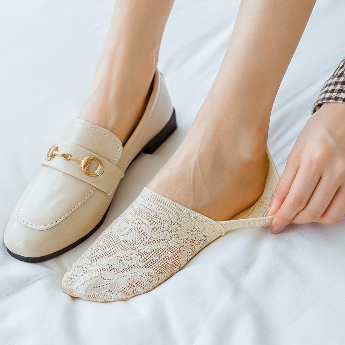 Women Summer Lace Invisible Socks Boat Mesh Thin Low Cut Socks With Silicone Grip AntiSlip No Show  2