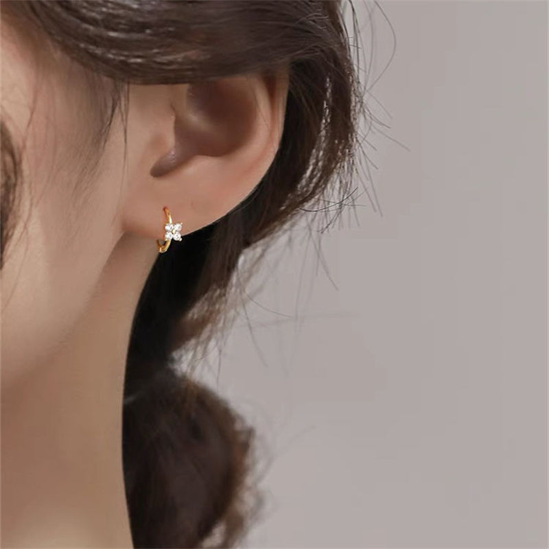Trendy Cute Sweet Hollow Heart Zircon Hoop Earrings for Women, Classic Shiny Stud Earrings, Fashion Small Ear Buckle