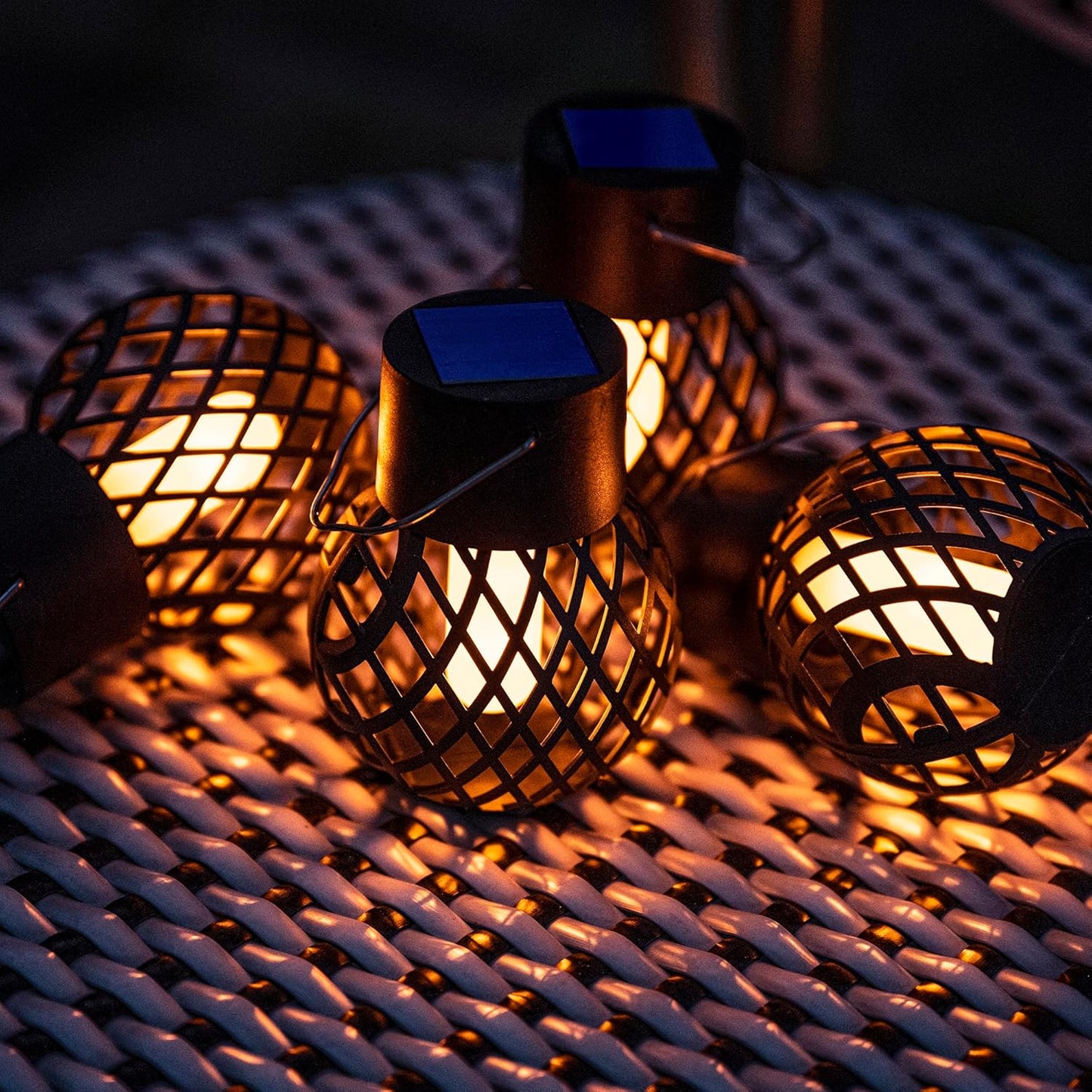 Waterproof Solar LED Hanging Lantern with Flame Effect, Garden Decoration Lamp, Fairy Light for Outdoor Patio Yard
