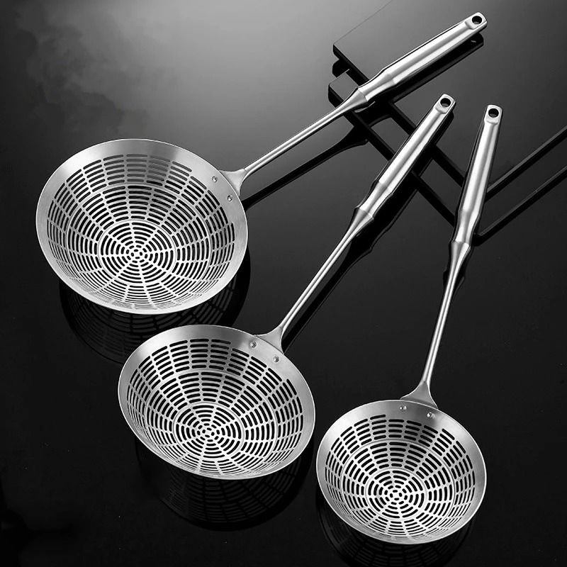 Stainless Steel Strainer Scoop with Long Handle Heat Resistant Oil Filter Colander for Kitchen Cooking or Hot Pot Use