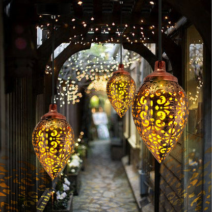 Romantic Hollow Outdoor Solar Water Drop Lantern, Metal Iron Design, Warm White Projection Lamp for Courtyard Decoration