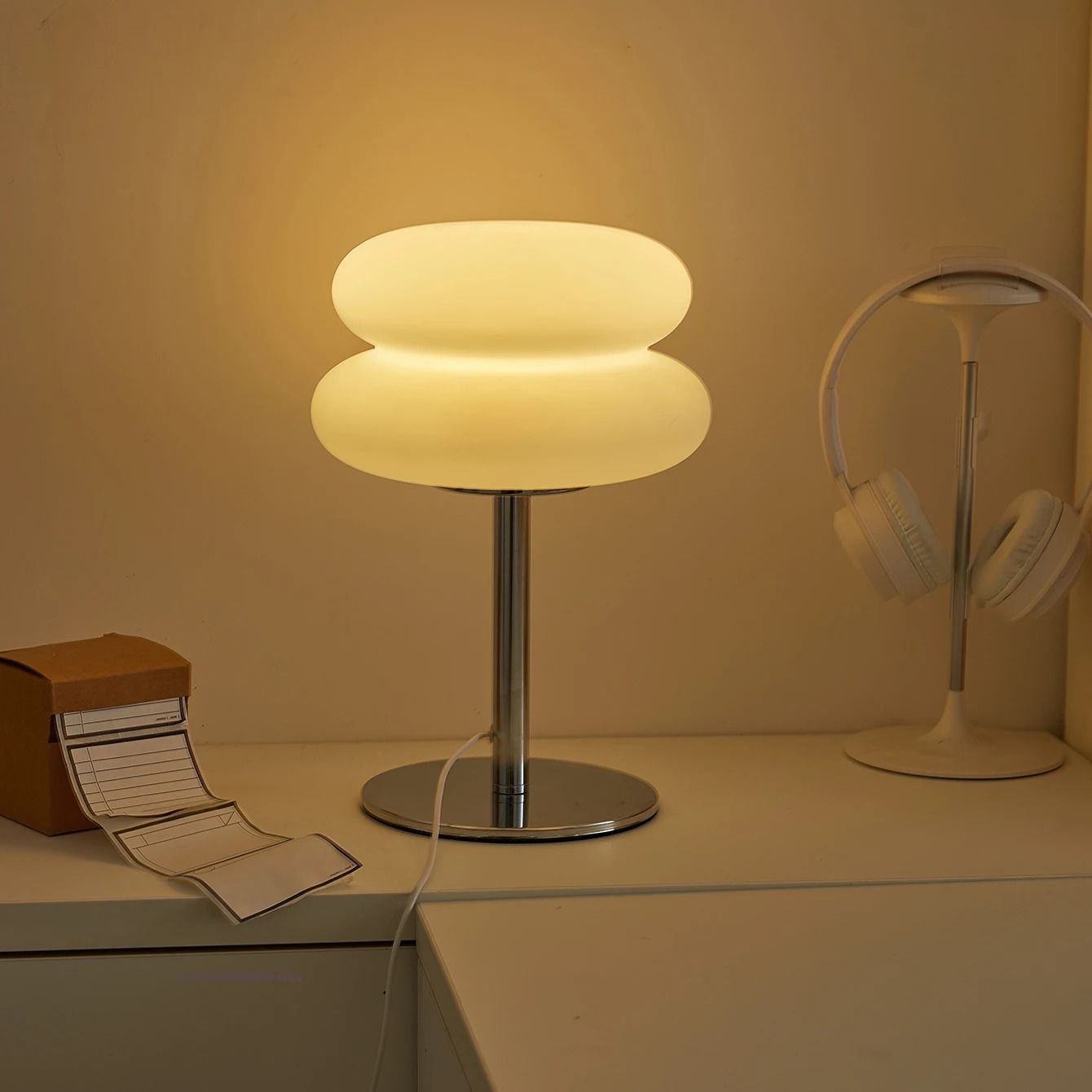 Creamy Style USB Plug Tri Color Dimming Bedside Table Lamp For Bedroom And Study 3