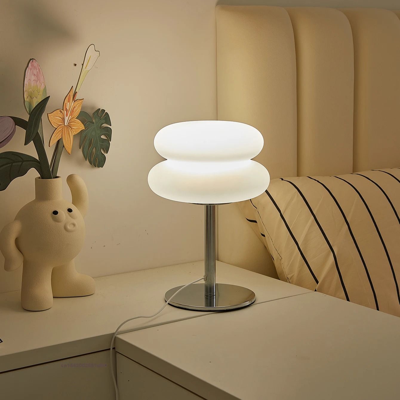 Creamy Style USB Plug Tri Color Dimming Bedside Table Lamp For Bedroom And Study 4
