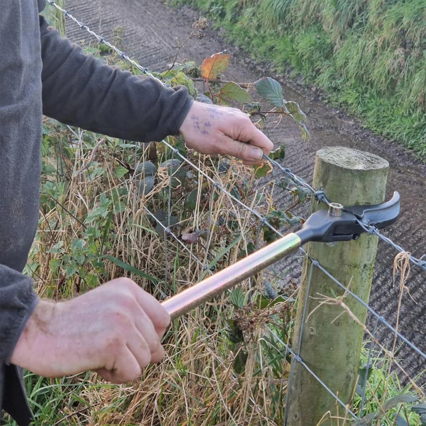 Wire Tensioner Tool for Barbed Fence Installation and Repair