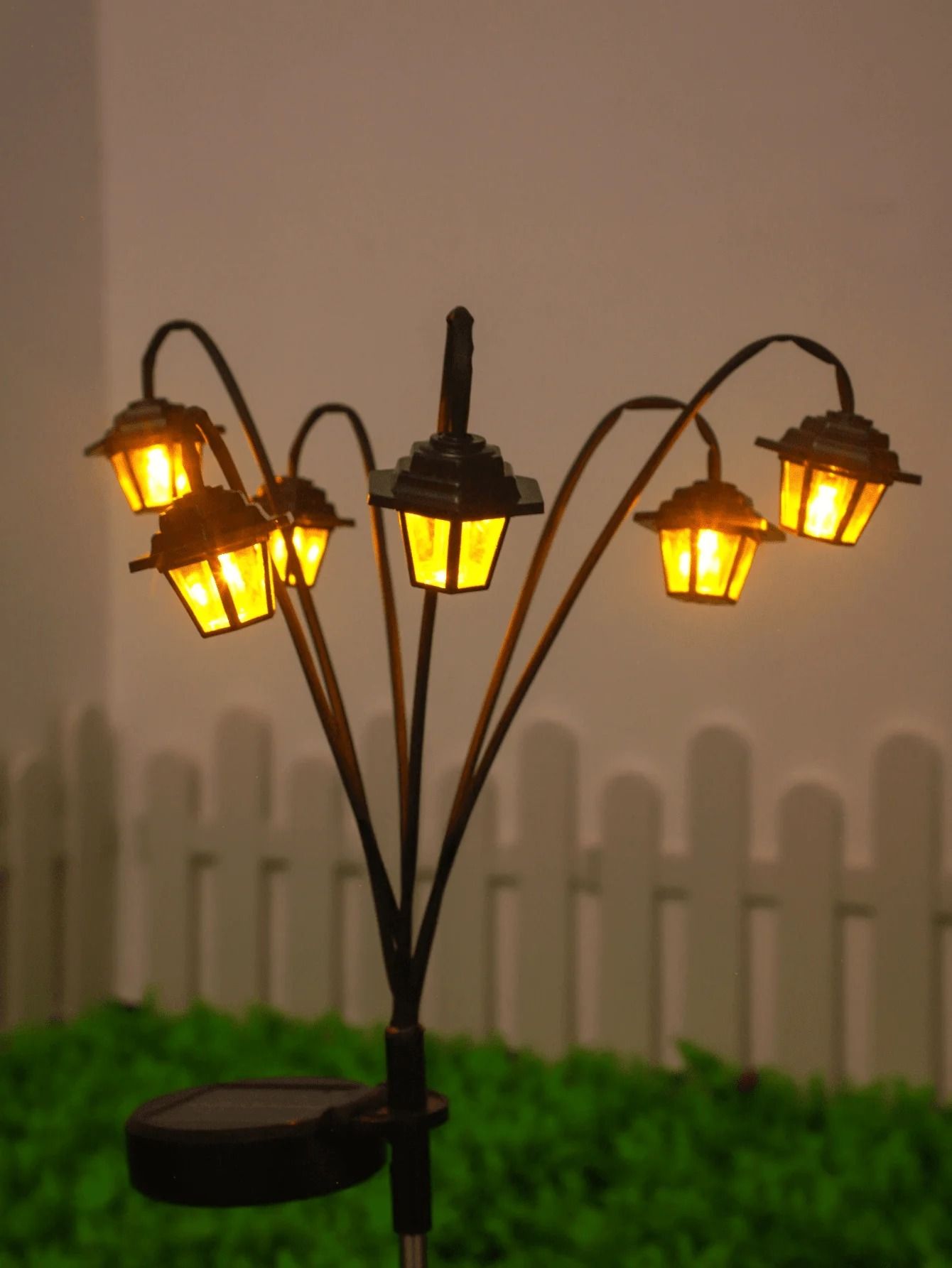 Solar Powered Retro Lantern 6 LED Decorative Outdoor Light 3