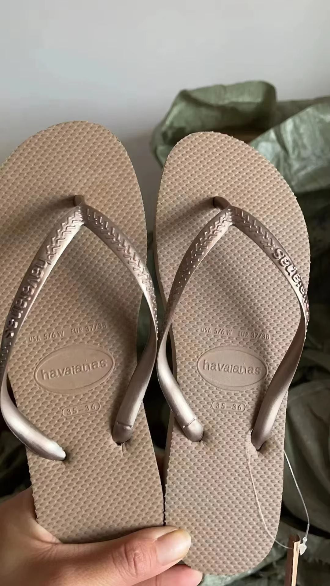 BreezeStep Womens Summer Flip Flops  Lightweight Fashionable Beach  Travel Sandals 9