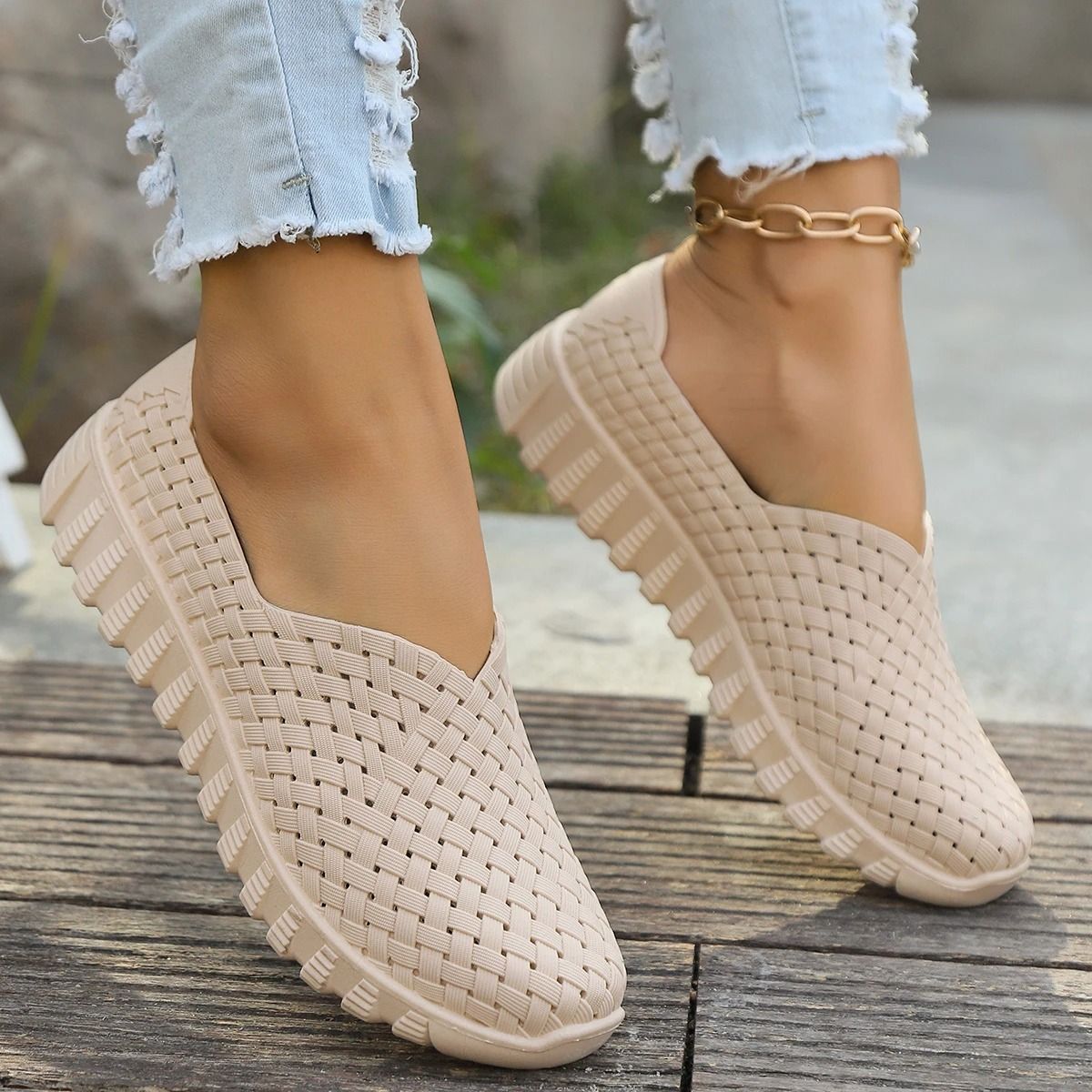 Flat Light Fashion Woven Womens Shoes Large Size Soft Sole Mother Leisure Hollow Out Cloth Shoes Sports Shoes