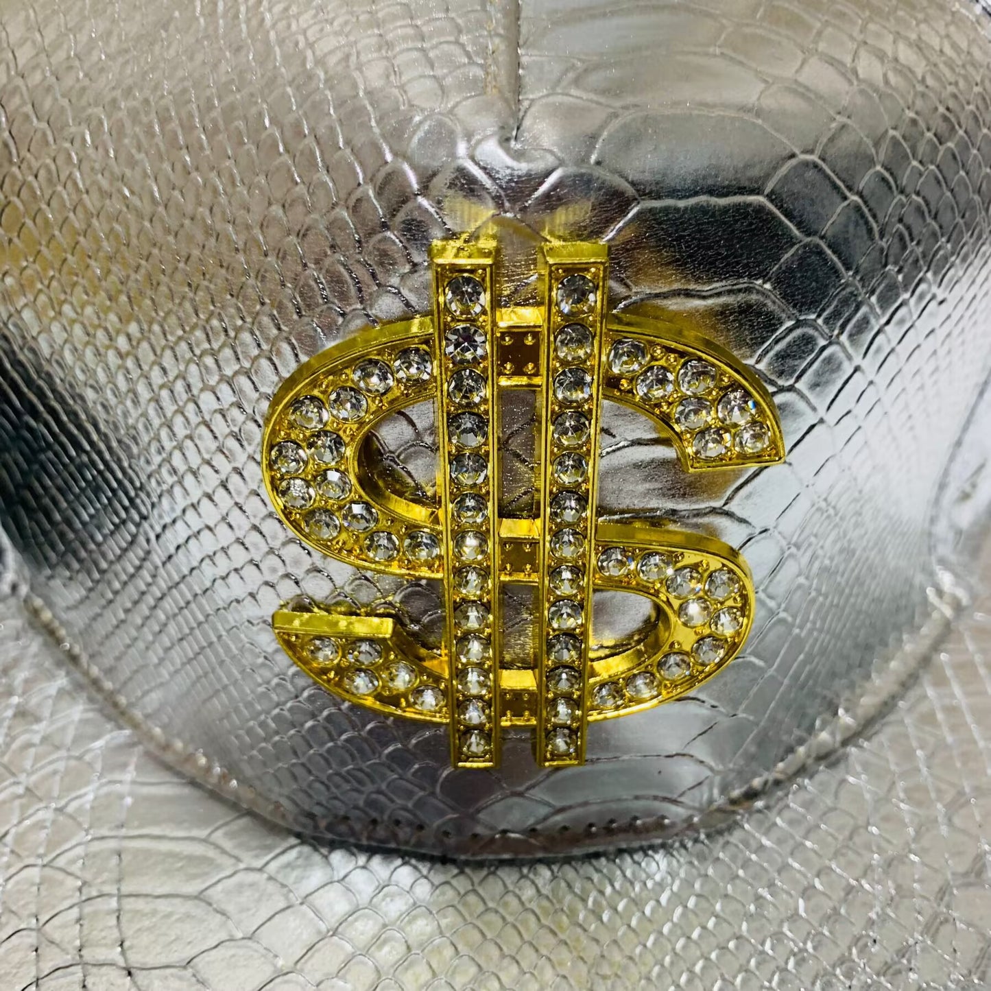 Flat Brim Hip Hop Caps Crocodile Pattern Metal Label Street Dance Fashion Hat Break Dancing Fitted  2