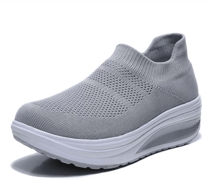 StrideEase Womens Slip On Platform Sneakers 6
