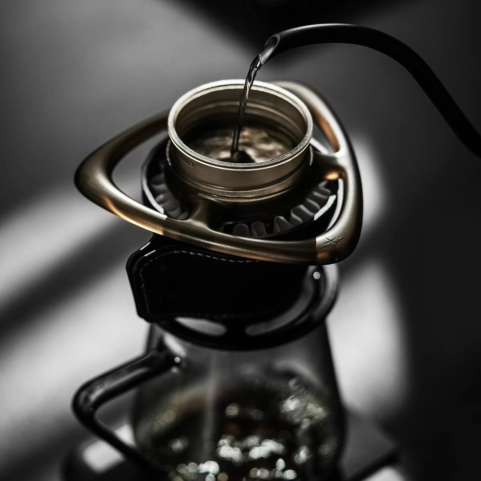 Precision PourOver Coffee Dripper  Flow Control Brewer For Baristas  Home Brewing 3