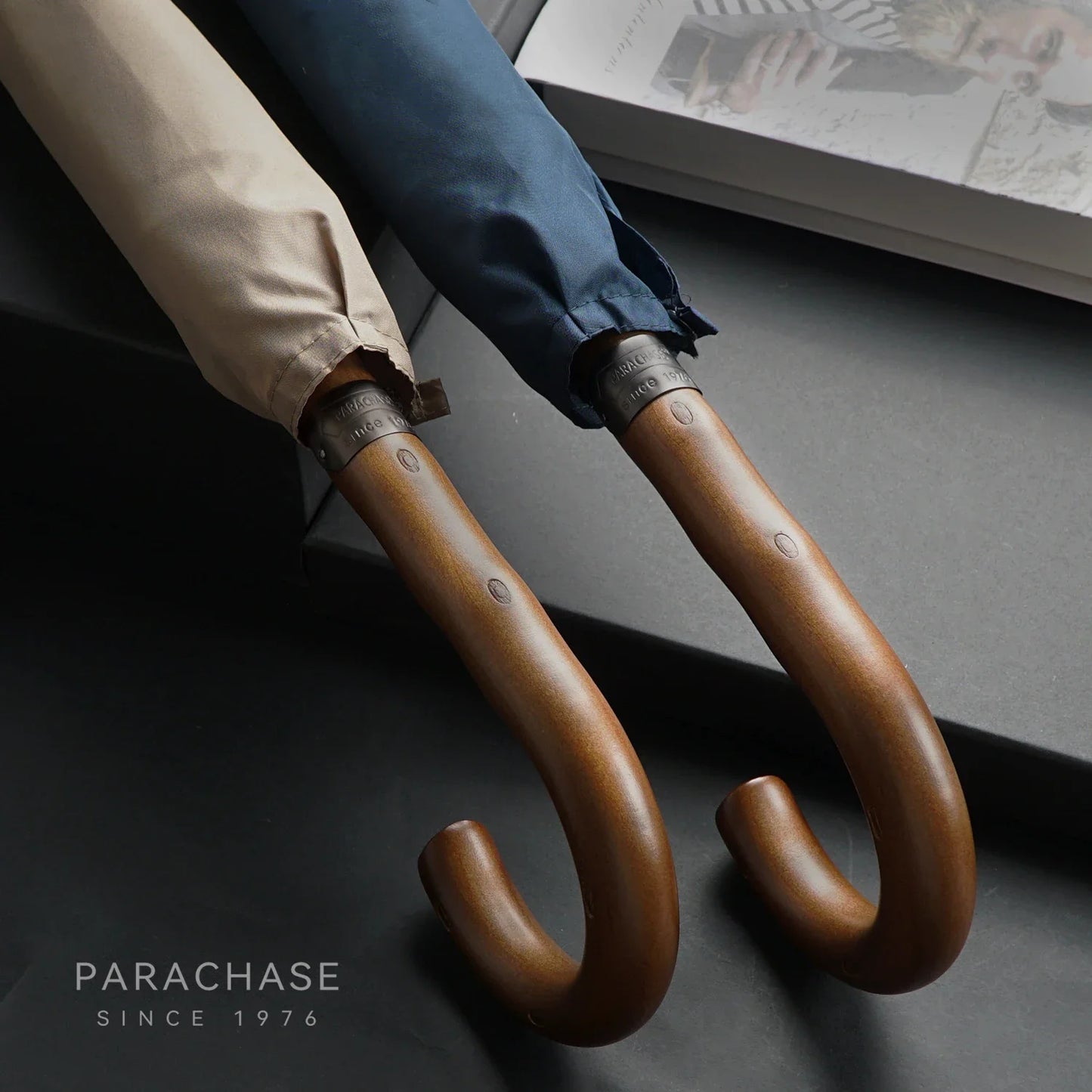 Parachase Wooden Long Umbrella for Men, Big Size Windproof Golf Umbrella with Designer Handle for Heavy Rain Outdoor Use