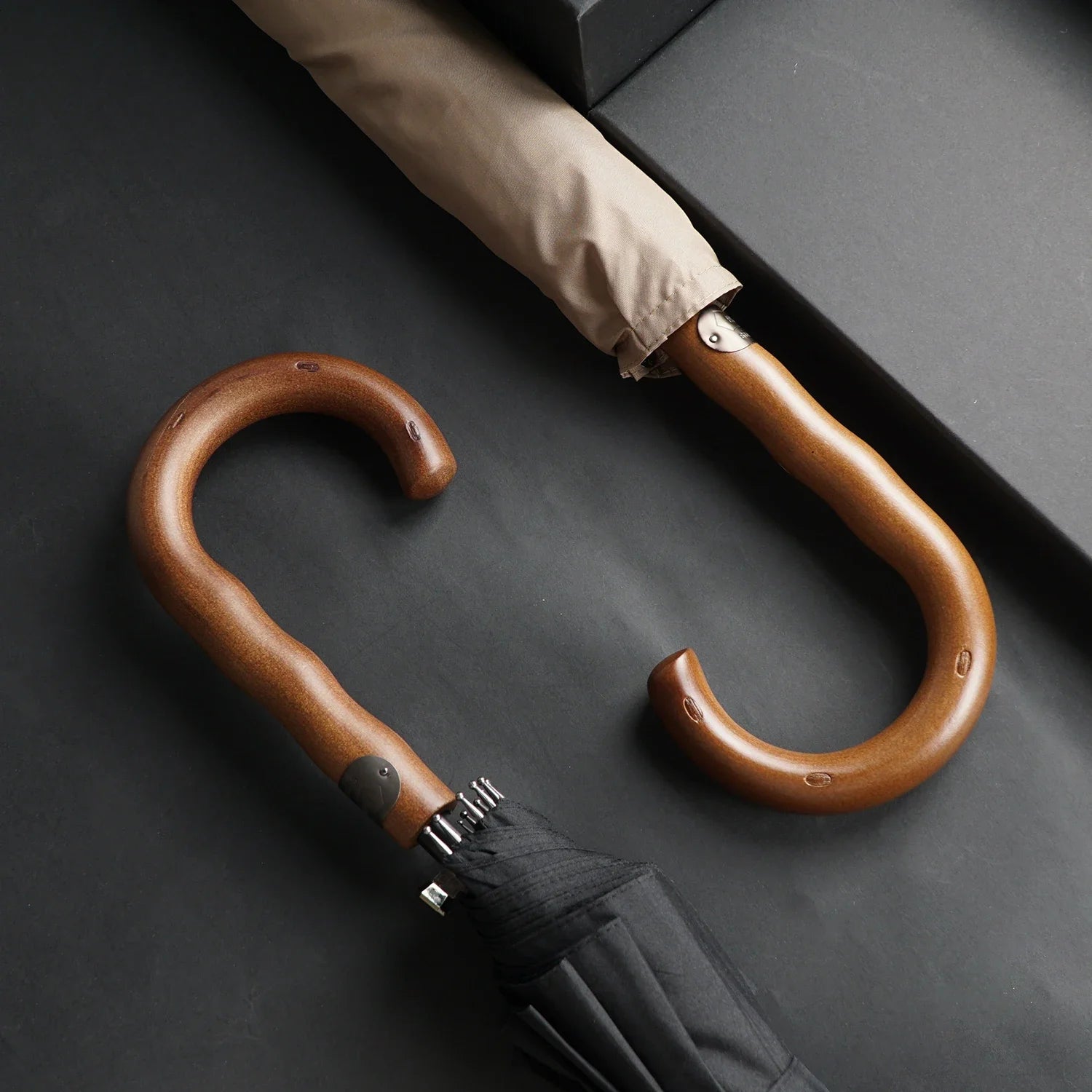 Parachase Wooden Long Umbrella for Men, Big Size Windproof Golf Umbrella with Designer Handle for Heavy Rain Outdoor Use