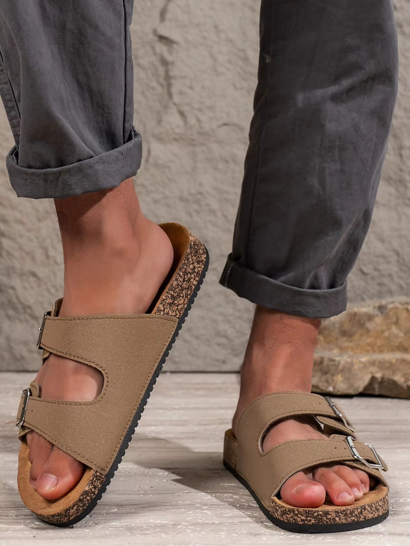 Men's Waterproof Non-Slip Slippers – Fashionable Slip-On Indoor & Outdoor Comfort Sandals