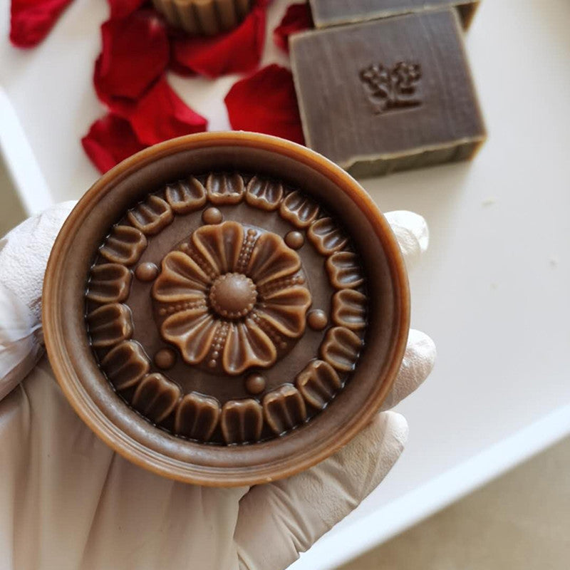Popular Round Handmade Soap Mold, Classic Flower Silicone Mold for Natural Soap, Cake, Candle and Wax Melt Making