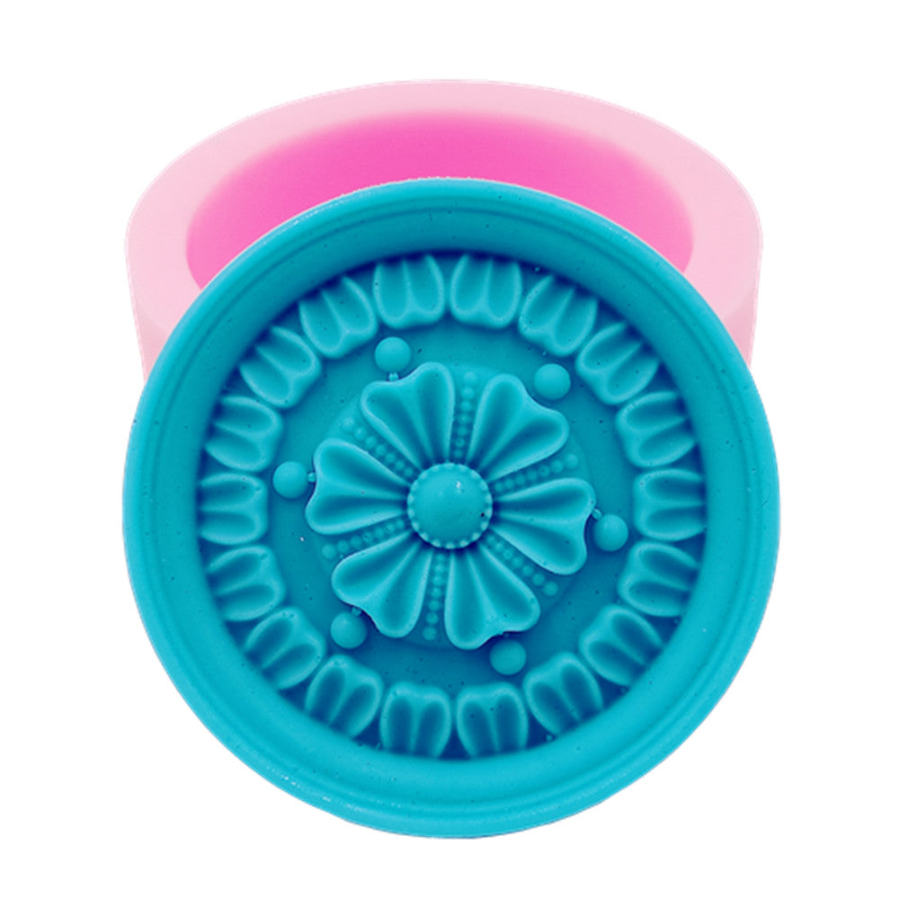 Popular Round Handmade Soap Mold, Classic Flower Silicone Mold for Natural Soap, Cake, Candle and Wax Melt Making