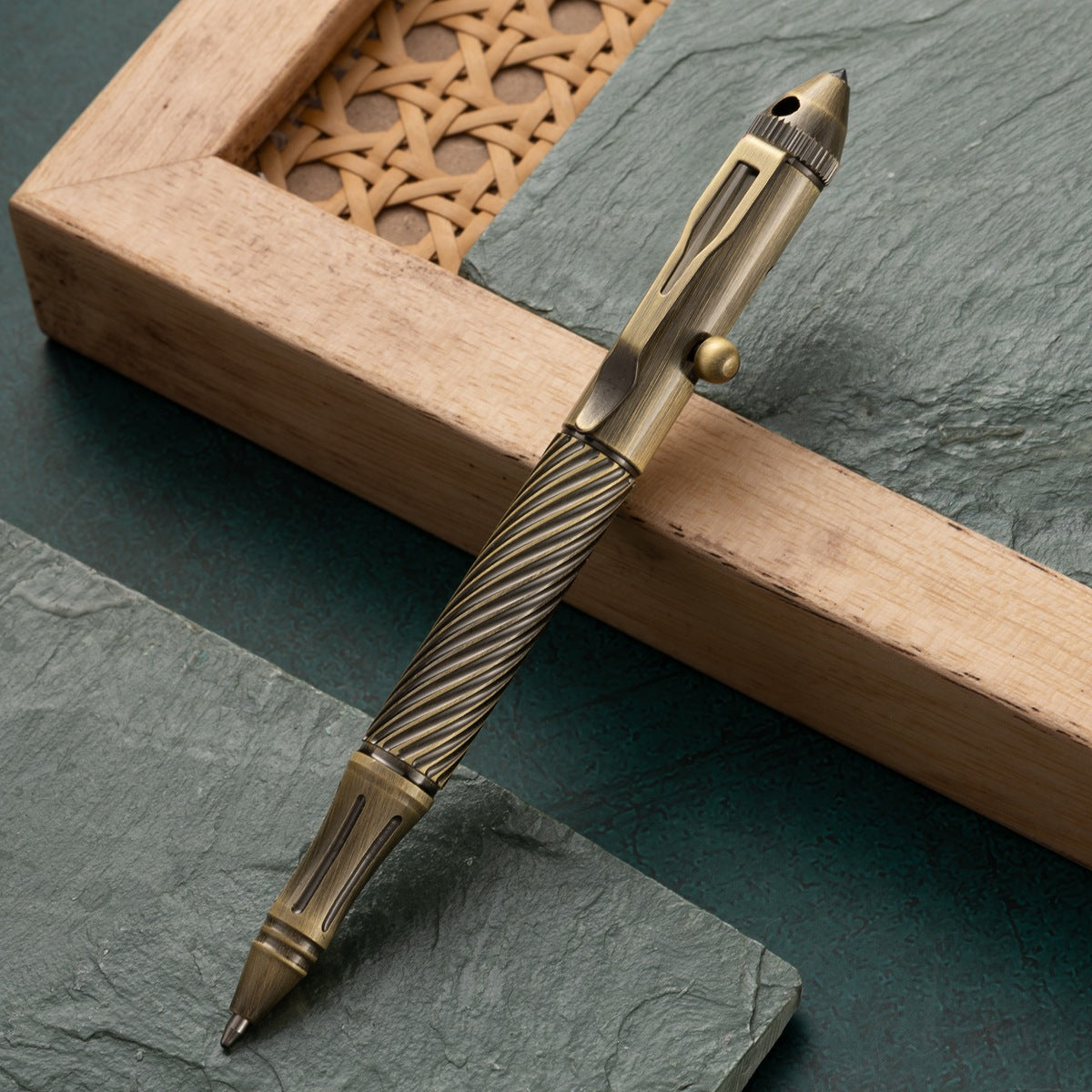Creative Outdoor Retro EDC Brass Bolt Tactical Pen with Tungsten Steel Head, Multi Functional Survival Pen, Pocket Tool