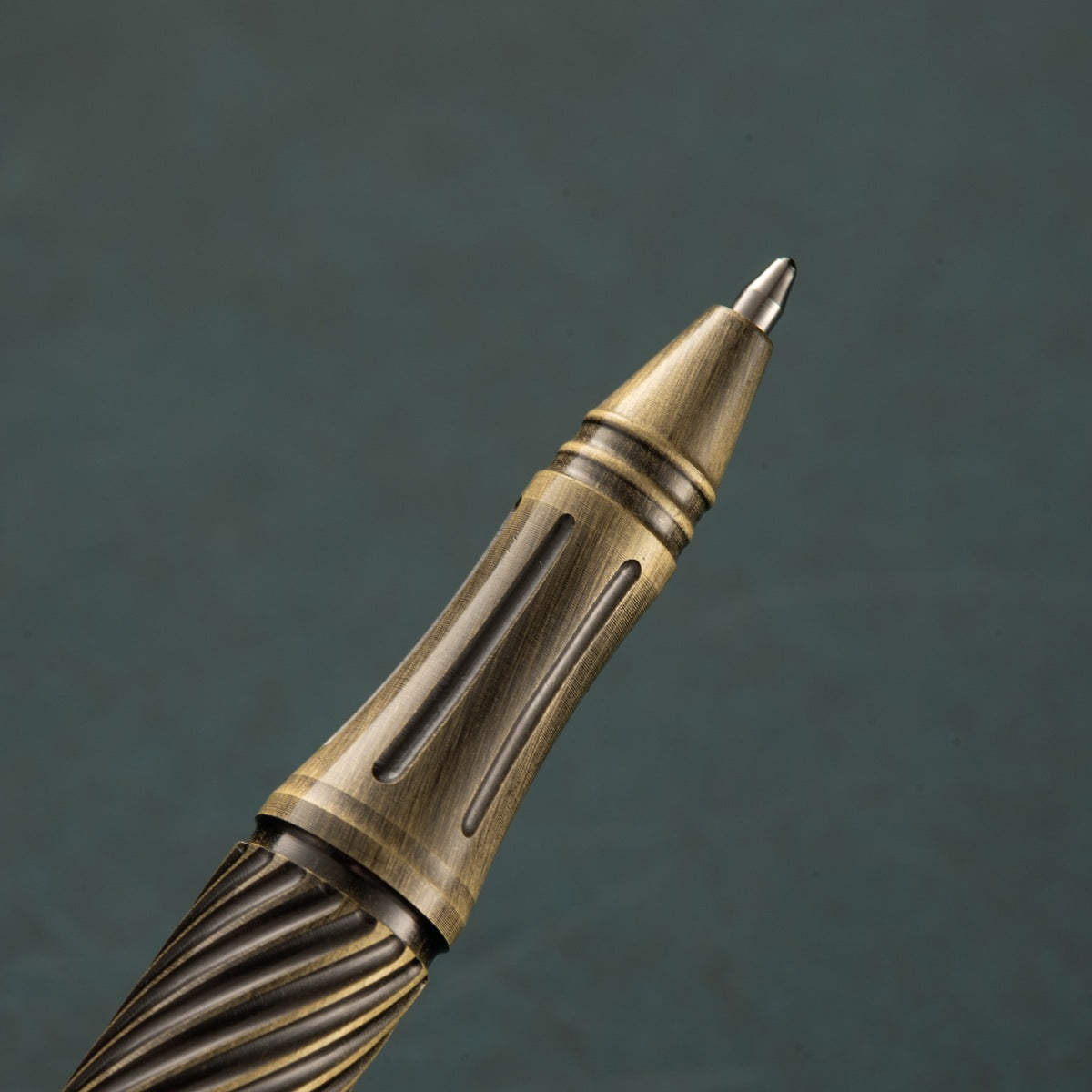 Creative Outdoor Retro EDC Brass Bolt Tactical Pen with Tungsten Steel Head, Multi Functional Survival Pen, Pocket Tool