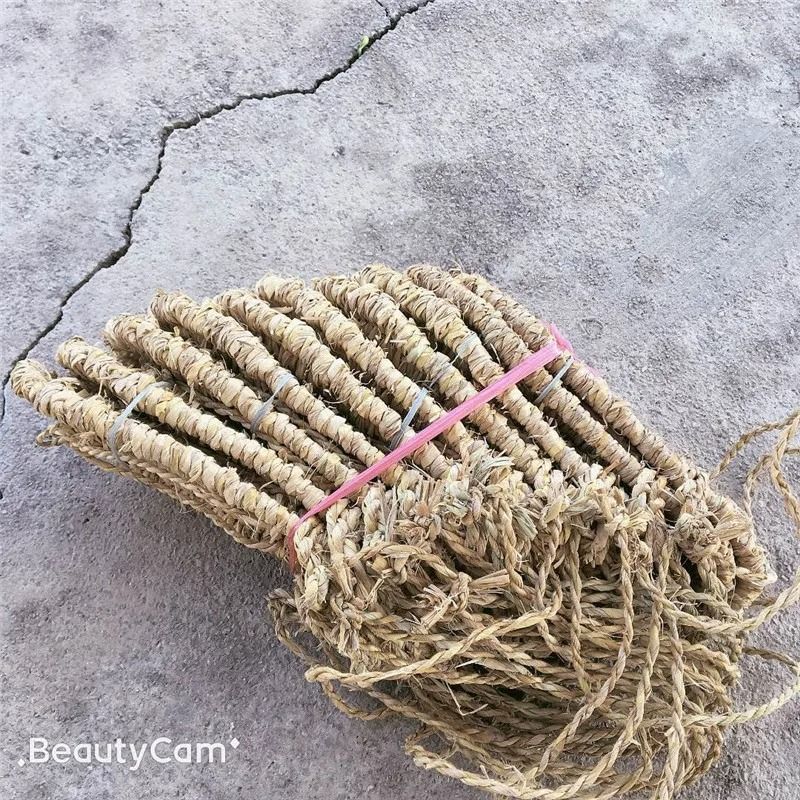 Hand Woven Straw Beach Sandals For Men And Women 4