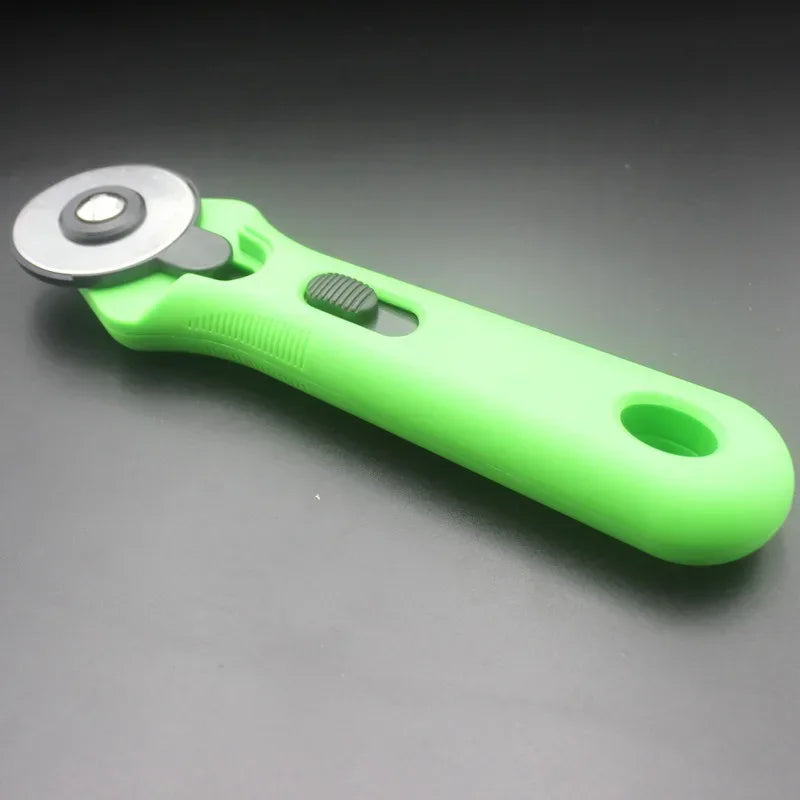 45mm Quilting Wheel Knife Leather Cutter, Manual Rotary 1pcs Plastic Handle Roller Knife for Precise Cutting