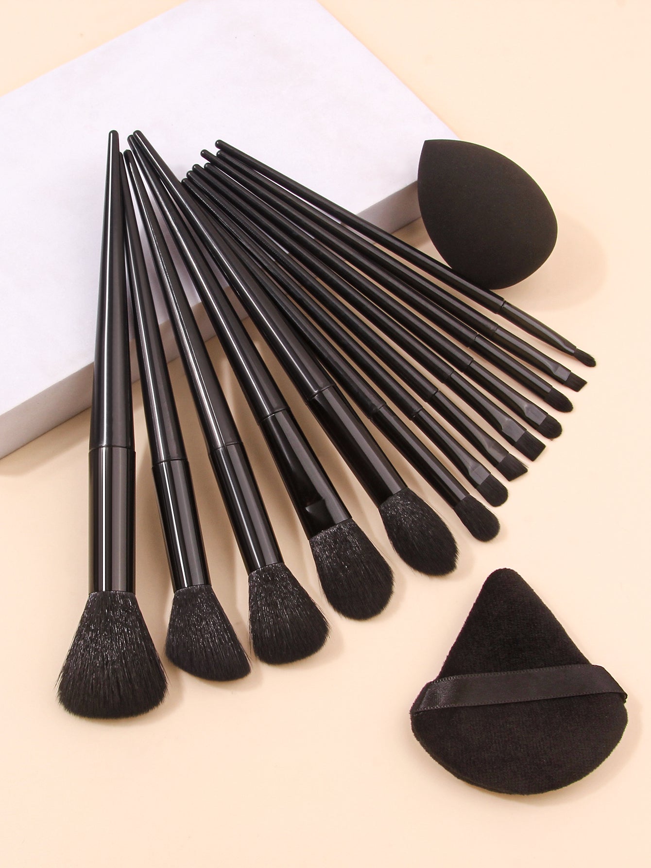 13pcs Black Makeup Brush Set with Soft Powder Brush, Portable Makeup Tools, 1PCS Triangular Puff, Foundation Sponge