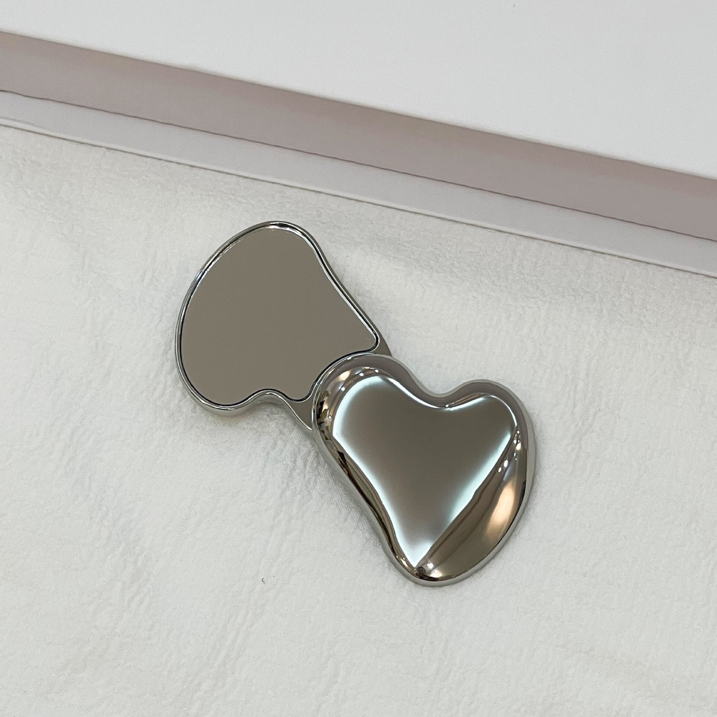 Mini Heart-Shaped Handheld Makeup Mirror, Double-Sided Portable Small Mirror, Cute Foldable Makeup Repair Mirror