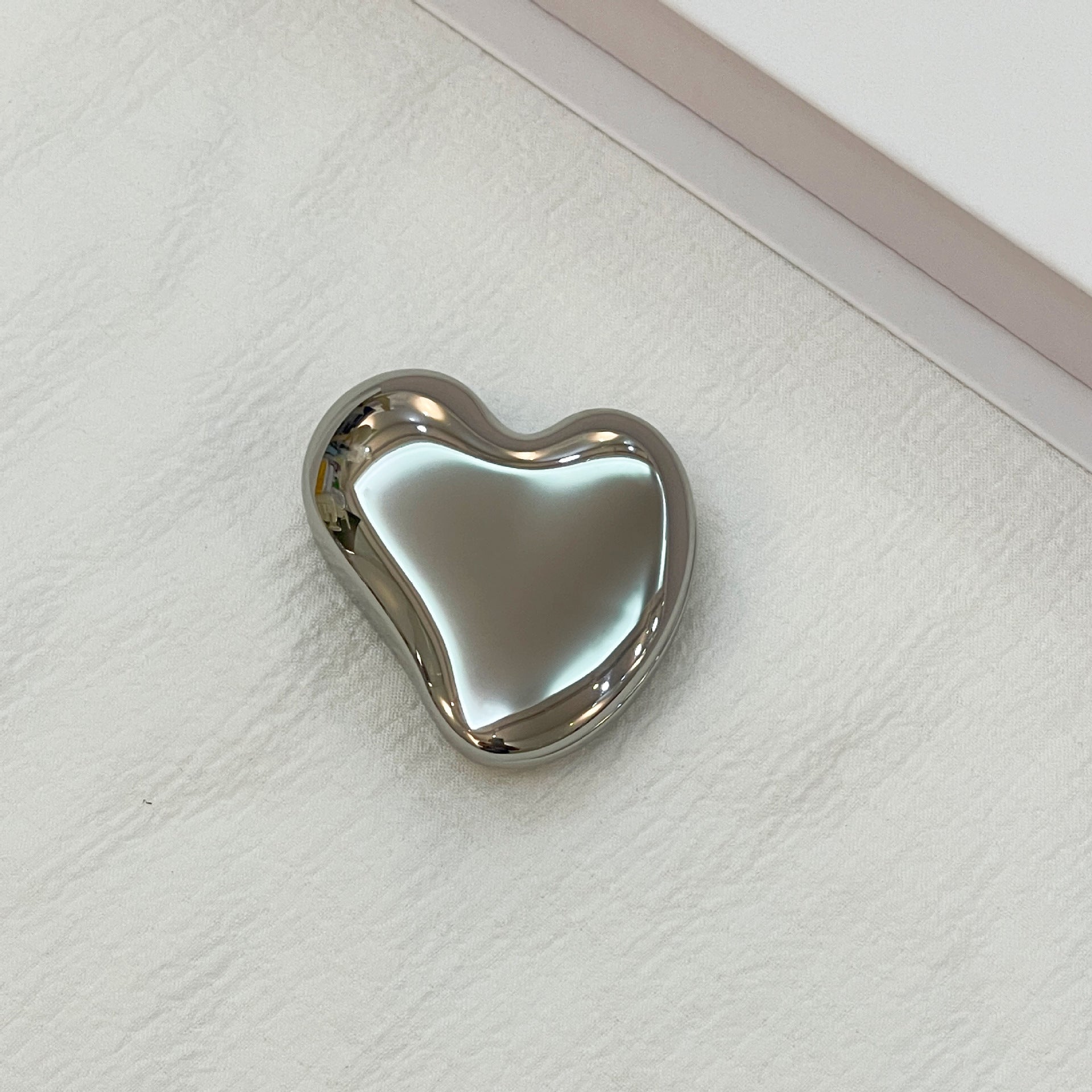 Mini Heart-Shaped Handheld Makeup Mirror, Double-Sided Portable Small Mirror, Cute Foldable Makeup Repair Mirror