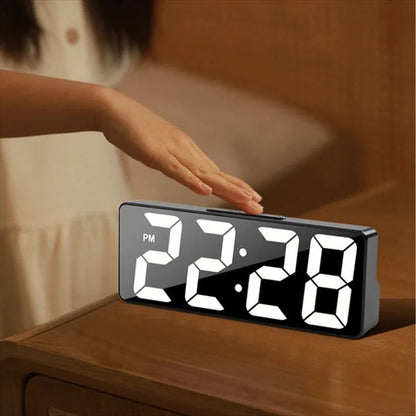 Digital Alarm Clock With Temperature And Adjustable Brightness 2