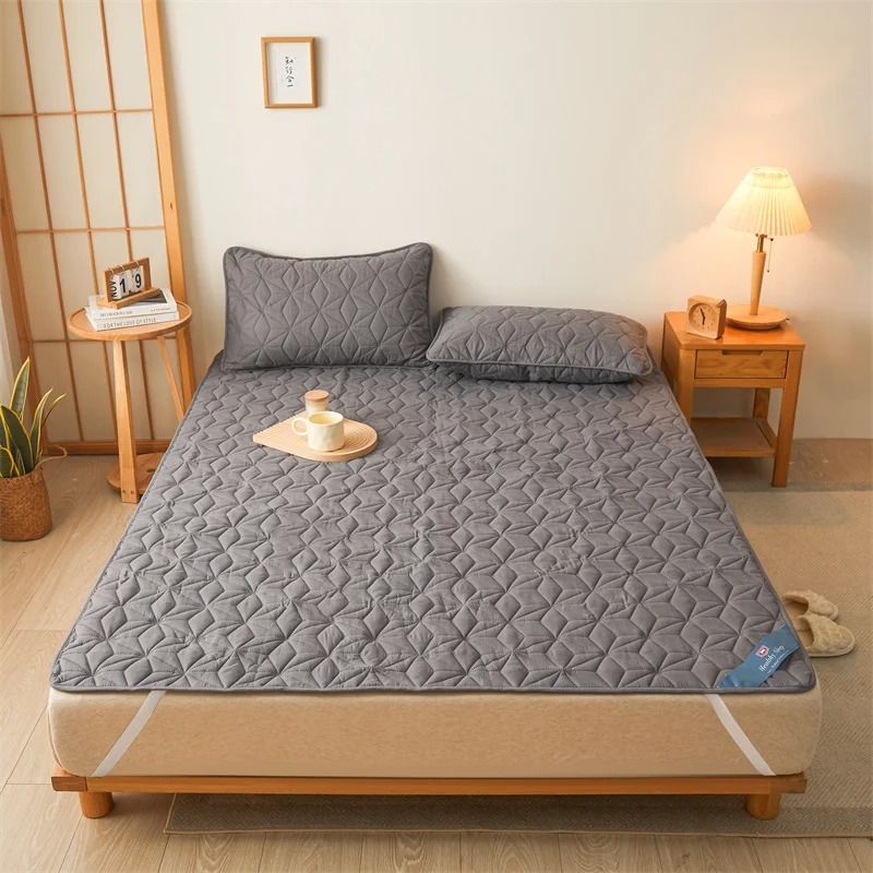 Waterproof Mattress Protector Breathable Noiseless Mattress Cover With Elastic Straps 8