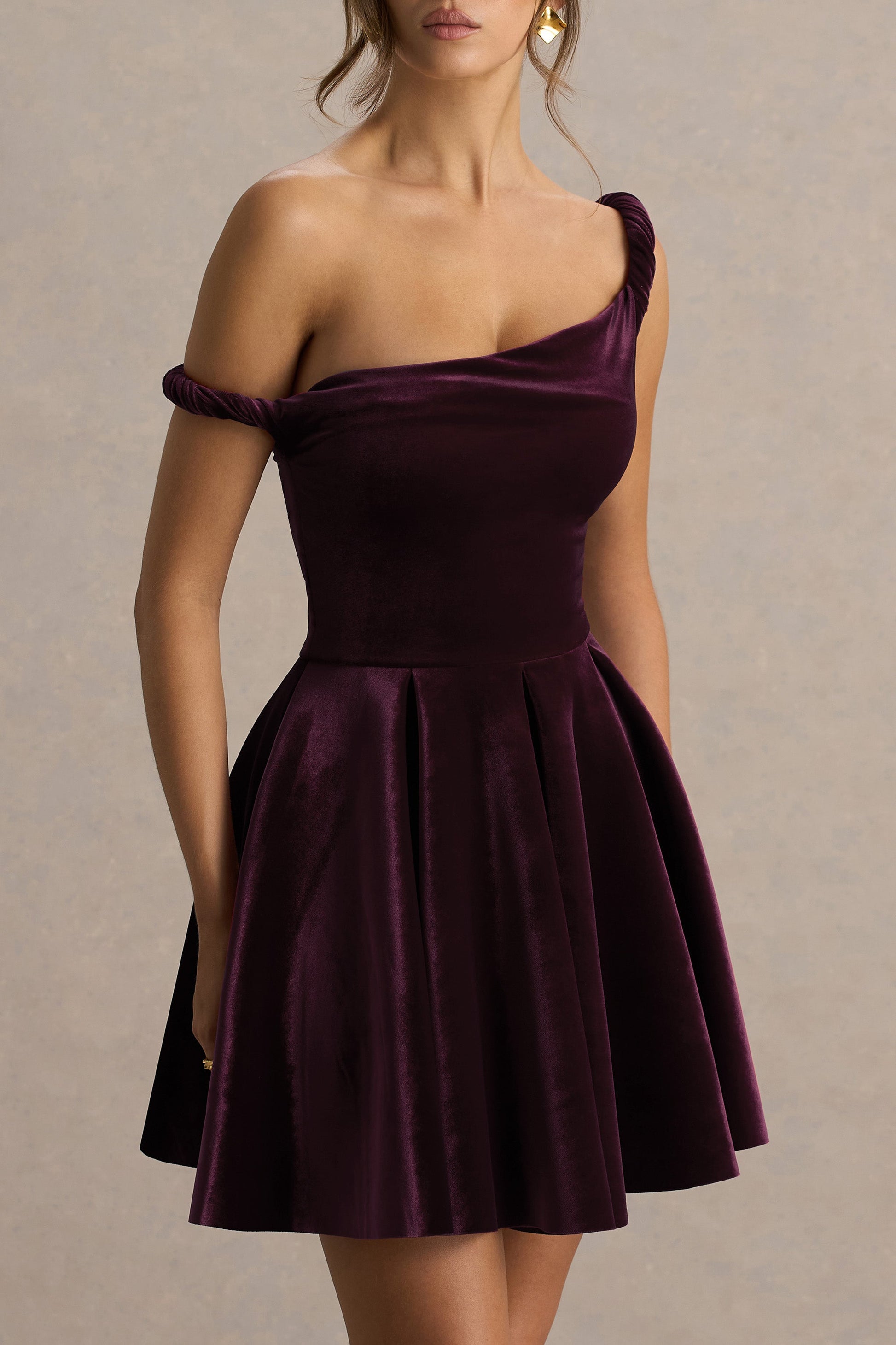 Leticia | Burgundy Velvet Asymmetric-Neck Velvet Mini Dress With Twist-Sleeve